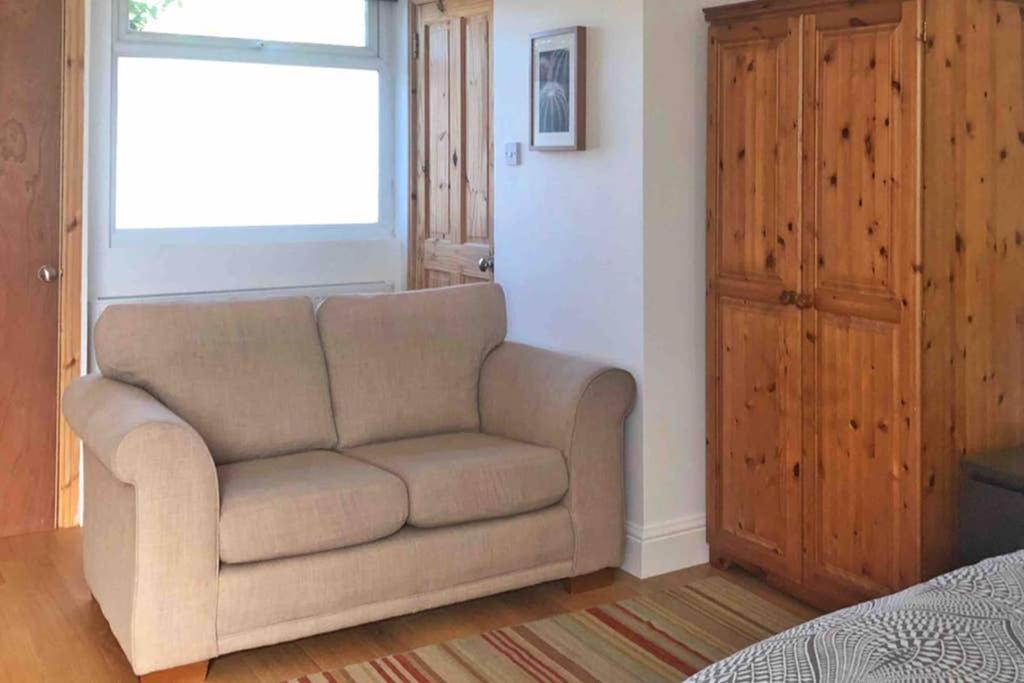 Modern Studio Apartment Near Town Centre بول المظهر الخارجي الصورة